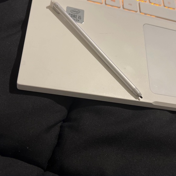 Concept D laptop - Picture 3 of 5